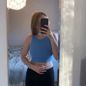 Blått linne från Zara - Säljer detta blåa linne från zara i stl. S då det inte kommer till använding längre. 🩵