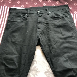 Levis 520 jeans - Levis 520 jeans nästan helt oanvända. Lite stora i storleken pm om ni har några frågor