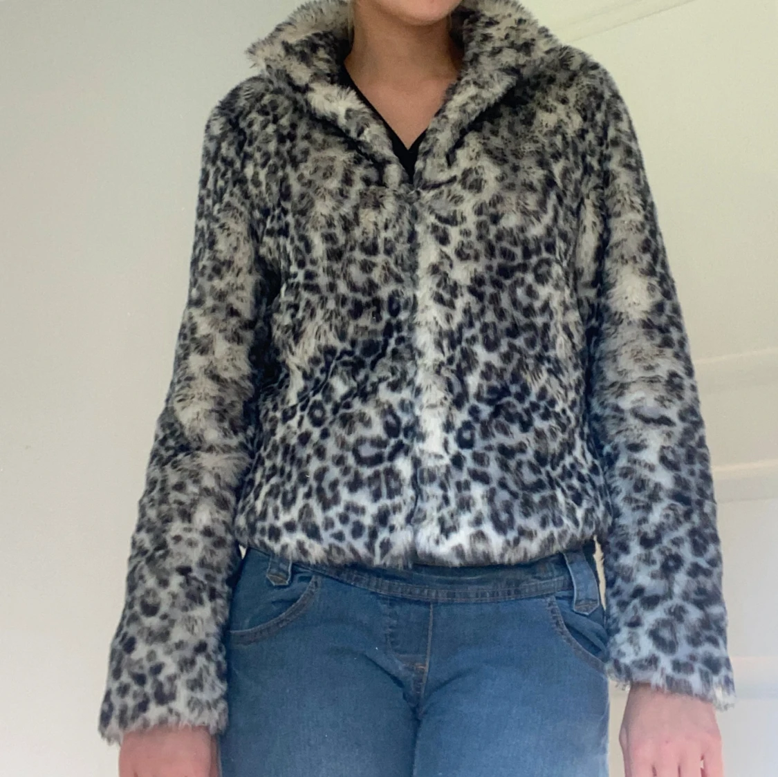 Leopardmönstrad pälsjacka