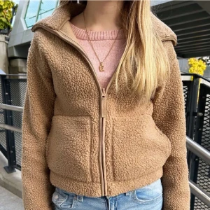 Teddy jacka hm - Supermysig Teddy jacka från hm i storlek s, pris 300kr🎀🌸