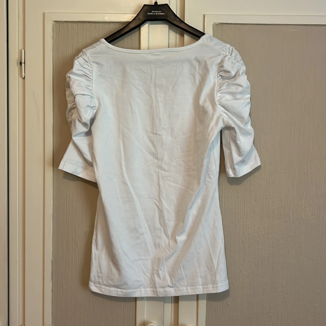 Vit gullig tröja - 1