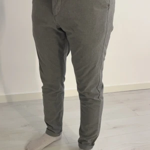 Jack and jones byxa herr - i storlek 30/30. 
