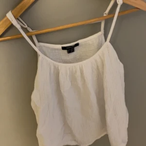 Fin sommar topp! - Säljer min fina topp som ja köpt på esmara. Super fin när man är brun!