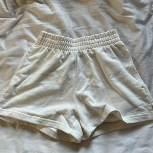 Mjukis shorts! - Shorts från Gina som ej används längre, inga defekter💕