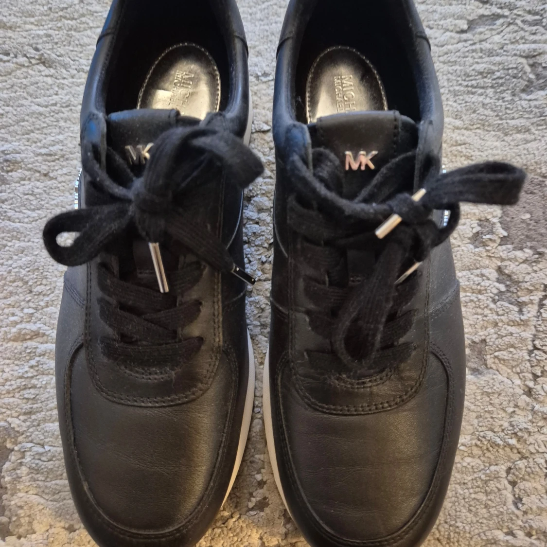 Svarta sneakers från Michael Kors