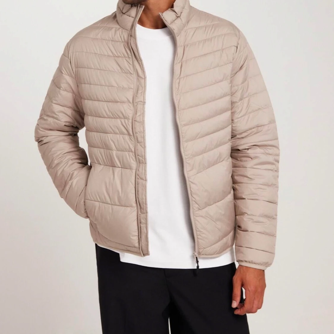 Beige pufferjacka helt ny oanvänd 