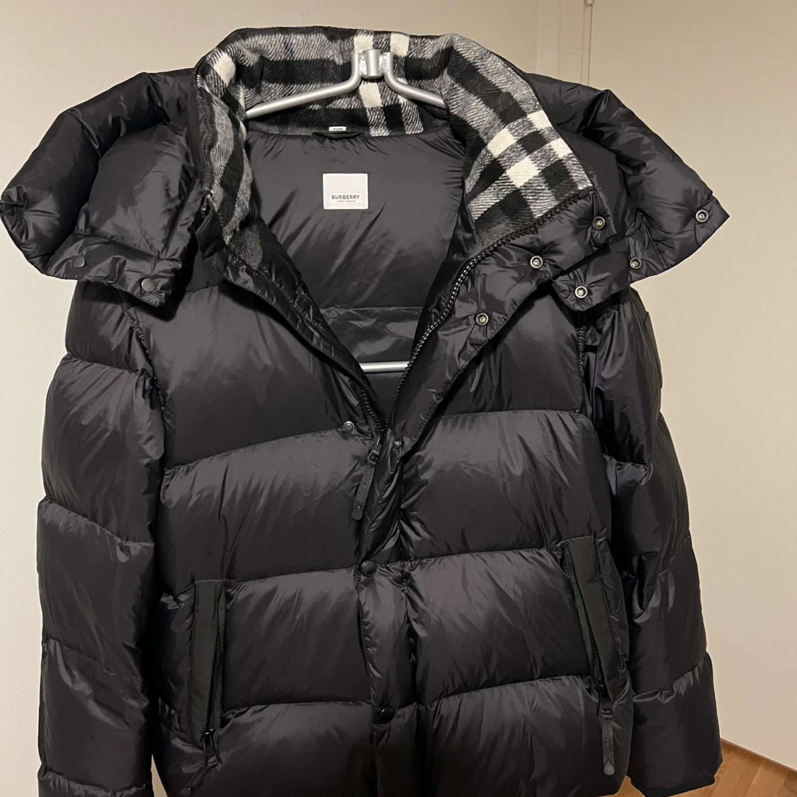 Svart dunjacka från Burberry