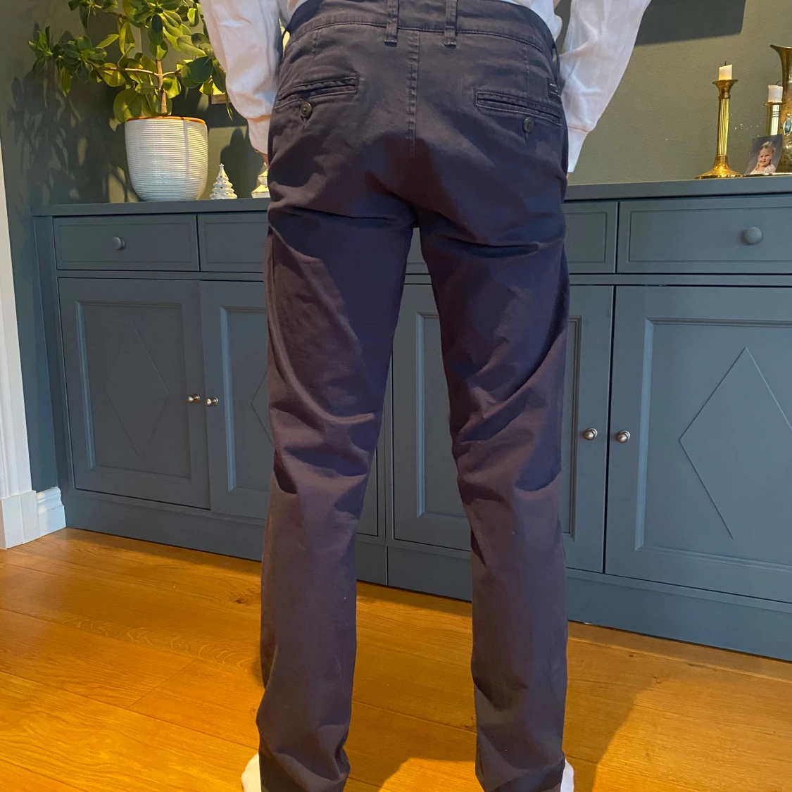 Mörkblå chinos från Selected Homme - 90