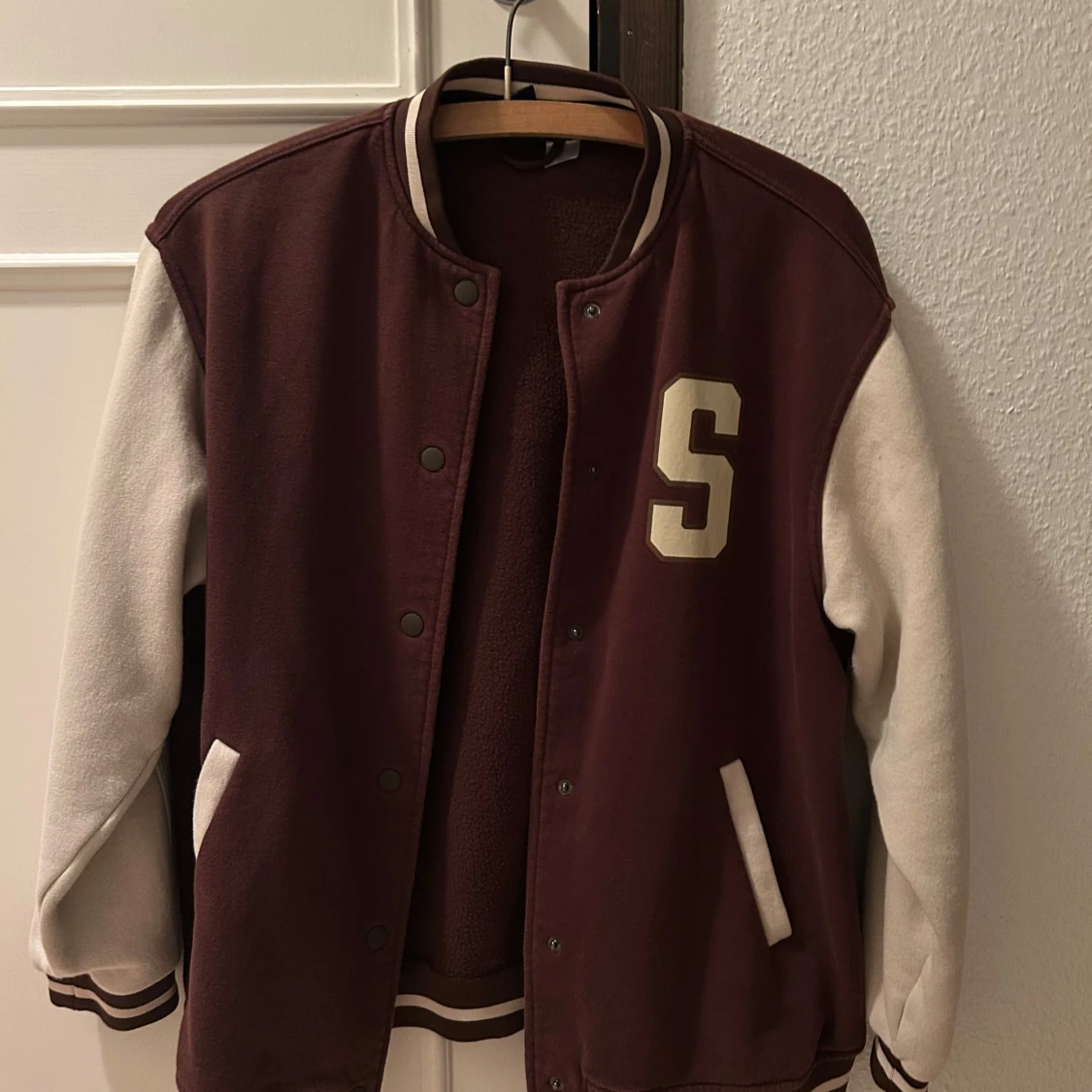 Brun och vit jacka från H&M