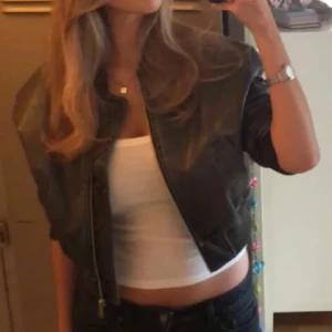 Zara skinn jacka - Zara skinn jacka köpt för 800 helt slutsåld 