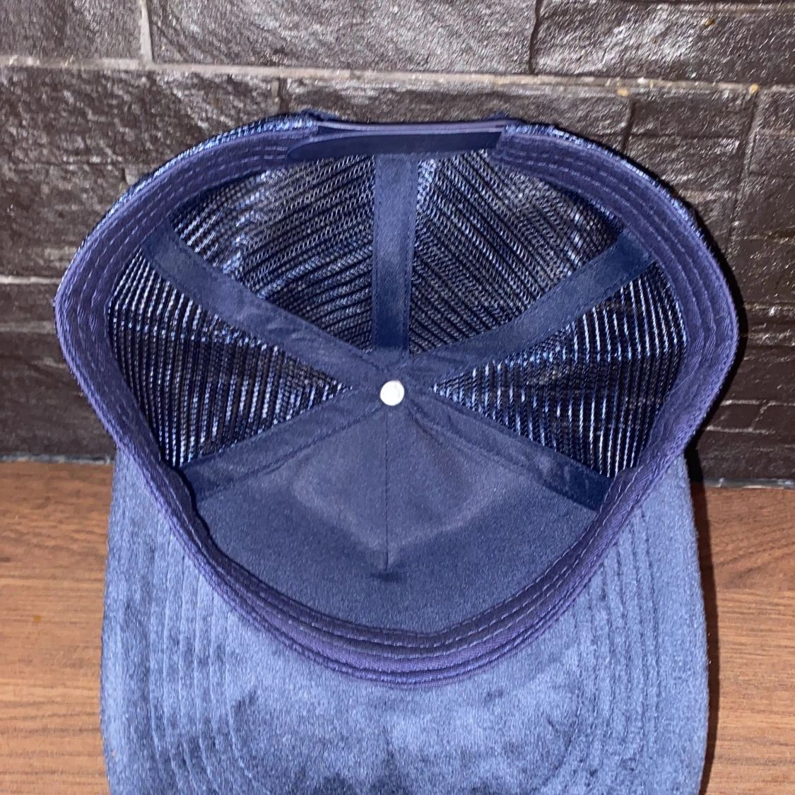 Blå keps med nät och tryck - 93