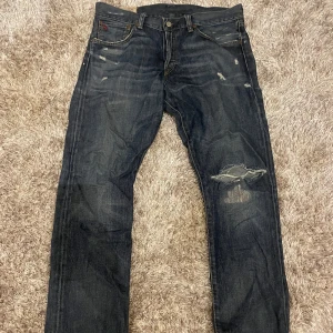Ralph Lauren slitna jeans - Unika och eftertraktade raffe jeans med sliten design, nyskick 