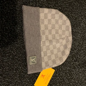 Lv mössa - Lv mössa grå helt ny