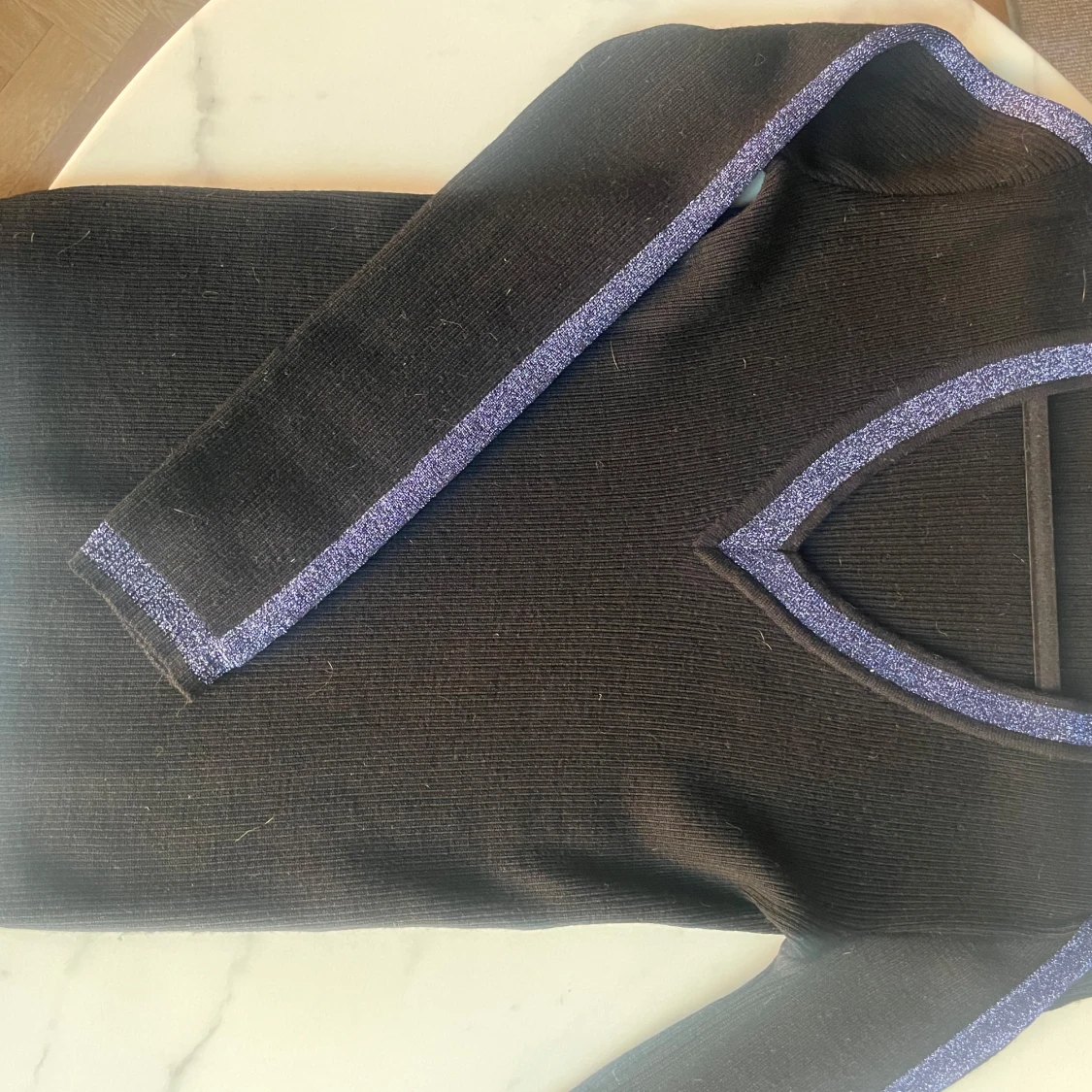 Svart tröja med glittriga detaljer från Sandro - 90