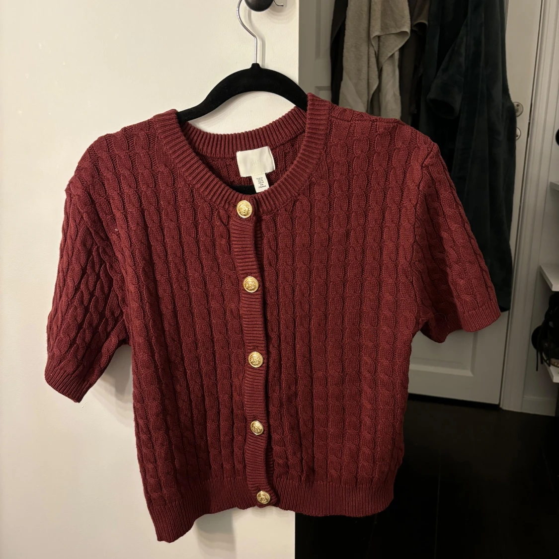 Vinröd kofta från H&M