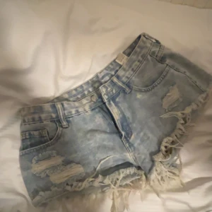 Lågmidjade jeans shorts  -  Jeans shorts 