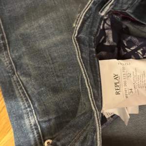 34/32 säljer dessa fetta jeans då dom inte passar mig vid snabb affär kan priset bli lägre