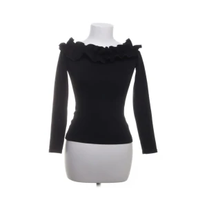 Topp - Off shoulder figursydd topp som passar perfekt till fest eller till vardags! Oanvänd men köpt här på plick. St xs