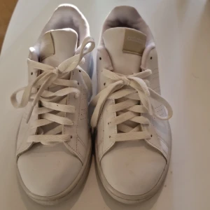 Adidas sneakers  - Fint skick provade inomhus ej varit ute m dem stl 38