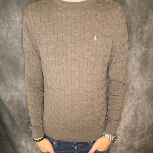 Morris tröja  -  // Morris tröja | Nyskick | Storlek: M men sitter som S| Nypris runt 1600kr | Kontakta för fler frågor eller funderingar // Deluxecloset