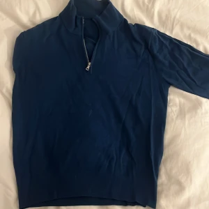 Merino zip - Merino halfzip från uniqlo. Är för liten på mig. Extremt sparsamt använd. Skick 9/10
