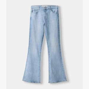 Oanvända bootcut jeans från Berhska. Nypris 379, säljer för 300 men pris kan diskuteras