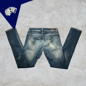 DONDUP GEORGE - Feta Dondup George | Skick: 8,5/10 | Strl: 30 | Modellen är 180cm | Hör av dig om du undrar någonting!