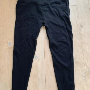Träningstights från Energetics - Träningstights i nyskick, ribbade. Ankel långa (1,68lång) 
