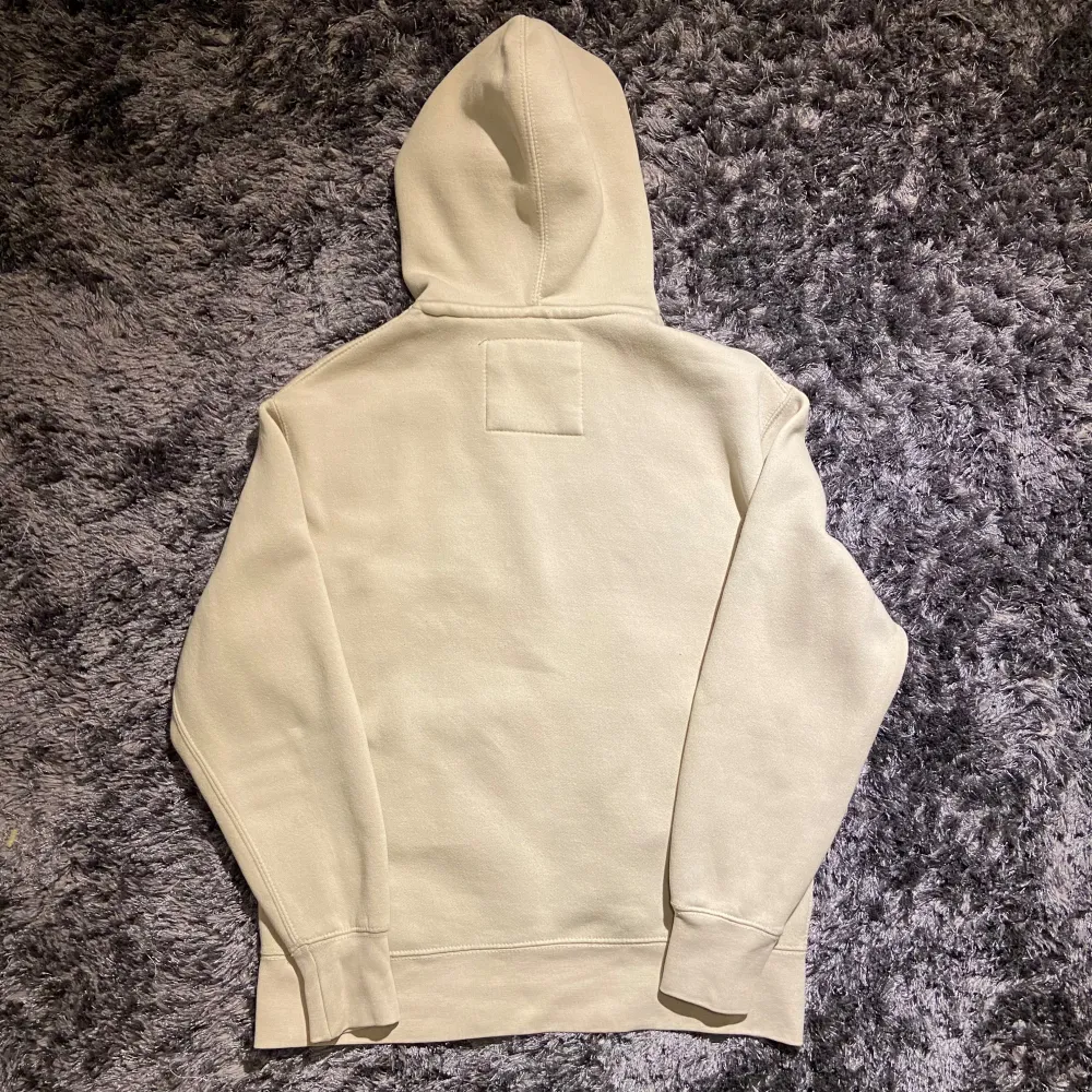 Pull & Bear Hoodie Beige/Ljusbrun | Skick 7/10 | Storlek XXS | Skicka frågor vid funderingar om plagget | köpare står för frakten . Hoodies.