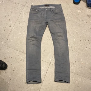 Nudie jeans  - Hej, säljer dessa nudie jeans i storlek 30/30, skicket på dessa byxor är 9/10 har använt dom max 5 gånger, hör av er vid fundering
