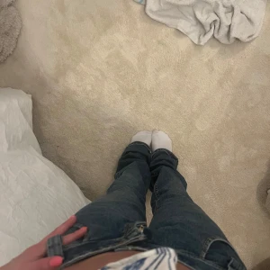 Bootcut jeans - Säljer mina fina lee jeans för jag måste rensa i garderoben.❤️❤️🥺🥺💕💕💕