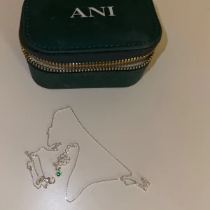 Halsband - Kommer inte till användning. Finns på fler sidor.