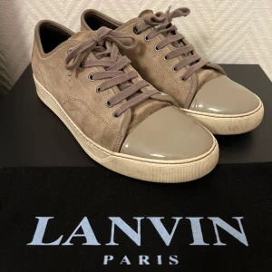 Lanvin skor - Lanvin skor i storlek 42⭐️ Skopåse medföljer! Nypris 4 999:-, mitt pris 2 499:- men kan gå ner vid snabb affär.