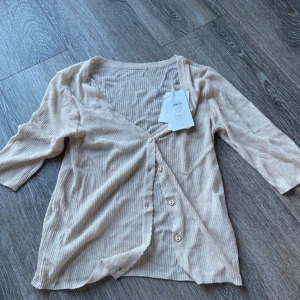 Genomskinlig kofta - Ny med prislapp, från vila