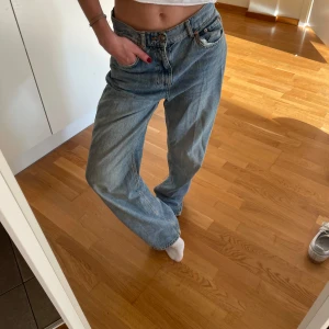 Jeans - Oversized jeans ifrån Ginatricot i storlek 36, bra skick! 