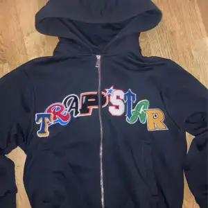 Ny Trapstar hoodie! Storlek xs För frågor så är det bara att höra av er  Möts bara upp!