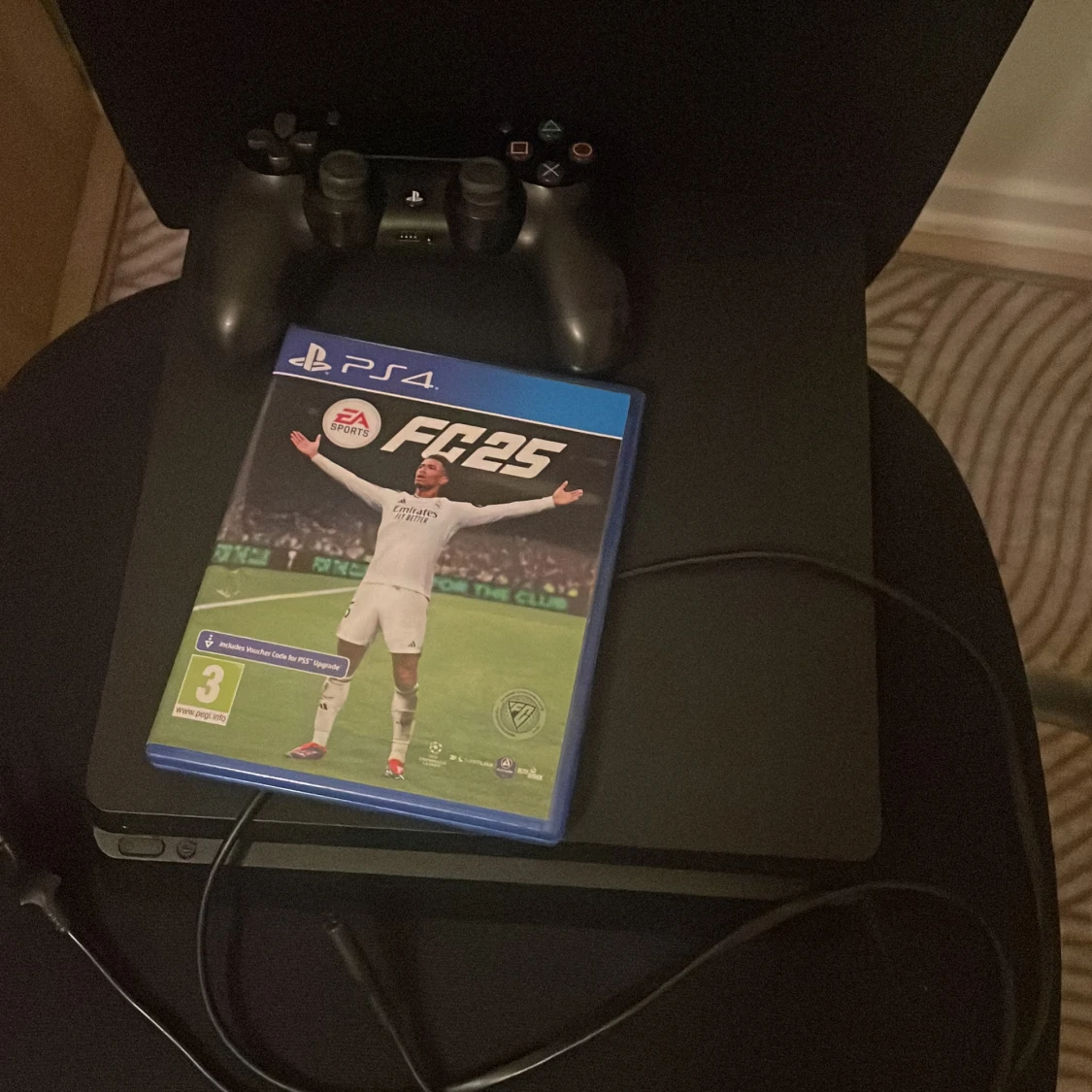 Ps4 Slim med nya FC 25 och kontroll