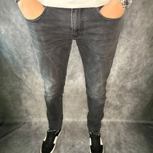 REPLAY ANBASS JEANS  - // Replay anbass jeans | Storlek W33/L32 | Nypris runt 1800kr | Kontakta för fler frågor eller funderingar // Deluxecloset 