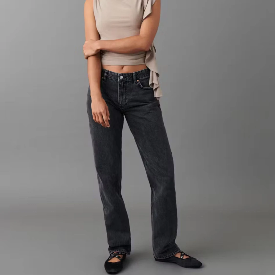 Svarta low waist jeans 