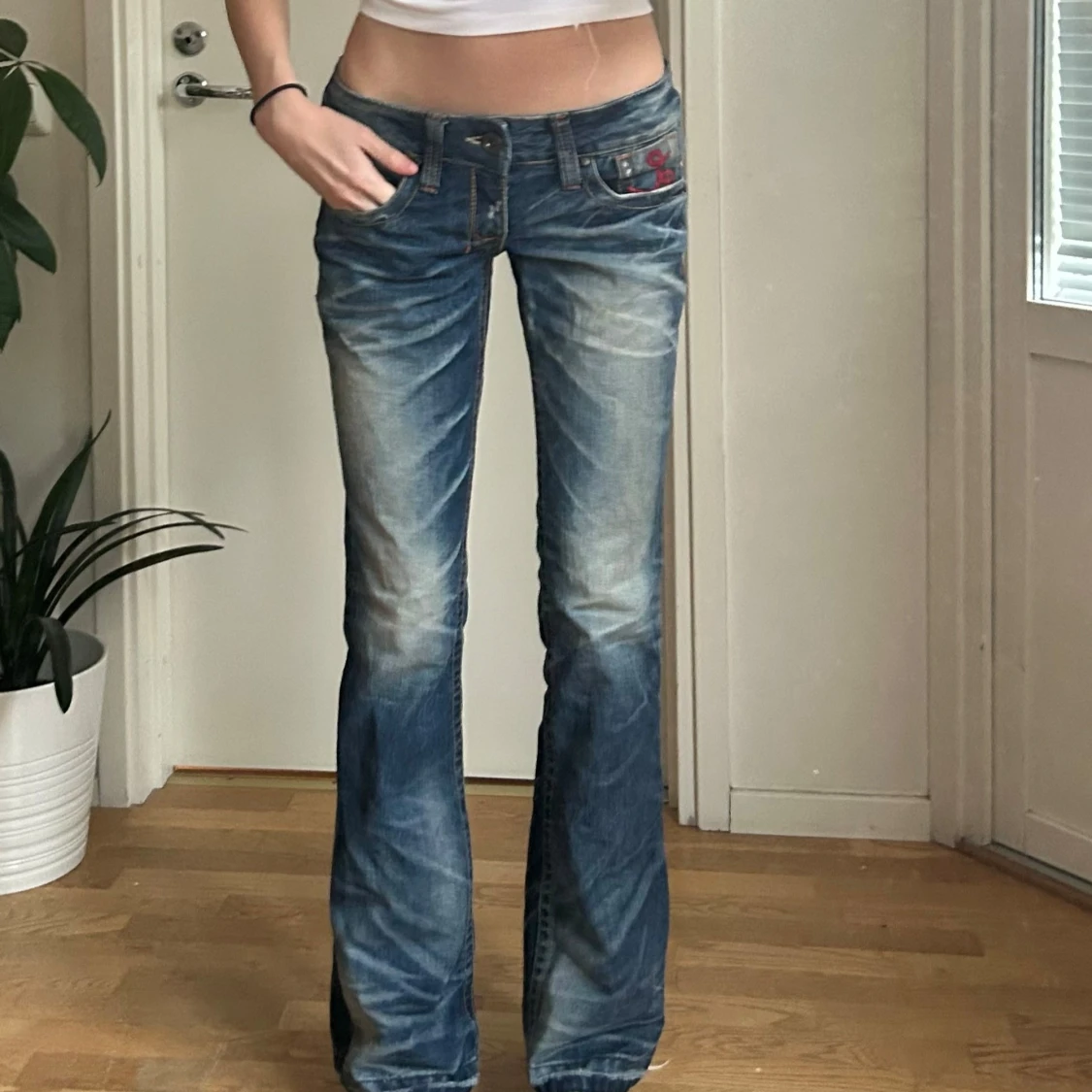 Lågmidjade mörkblåa jeans