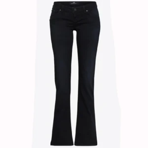 Ltb jeans - Säljer mina svarta/marinblå lågmidjade bootcut jeans  då de är förstora på mig! Inga defekter och knappt använda. Strl W28 L34 💞💞