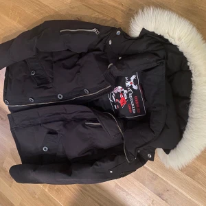 Moose knuckles jacka - Storlek smal passar även medium 