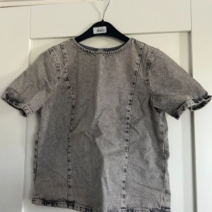 Zara topp - Säljer denna då den aldrig kommit till användning! Prislapp kvar💕