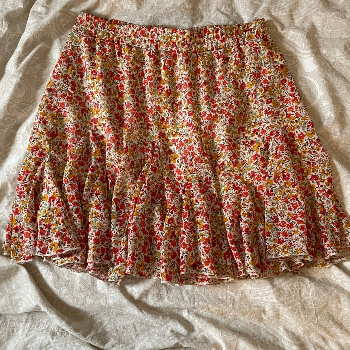 Somrig kjol men mycket färg 