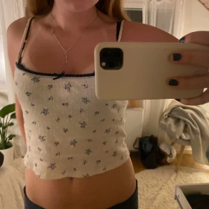 Brandy Melville linne - Jättefint linne från brandy Melville. Knappt använt