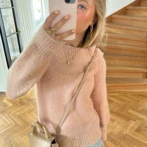 Off shoulder tröja! - Så fin, aldrig använd.