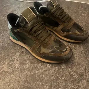 Valentino rockrunner storlek 41 Pris 2750