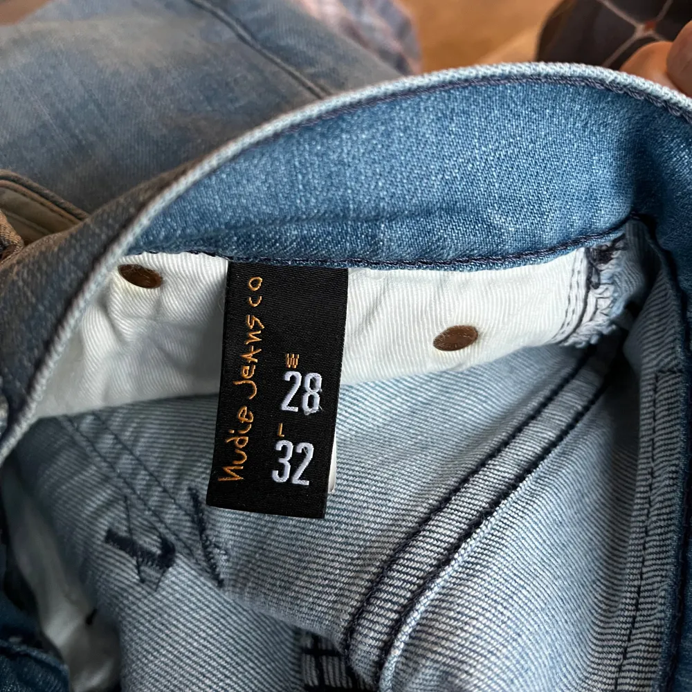 Nudie Grim Tim Jeans | Modell: Grim Tim (slim) | Storlek: 28/32 | Skick: 8/10 | Hör av dig vid ytterligare frågor🤝. Jeans & Byxor.