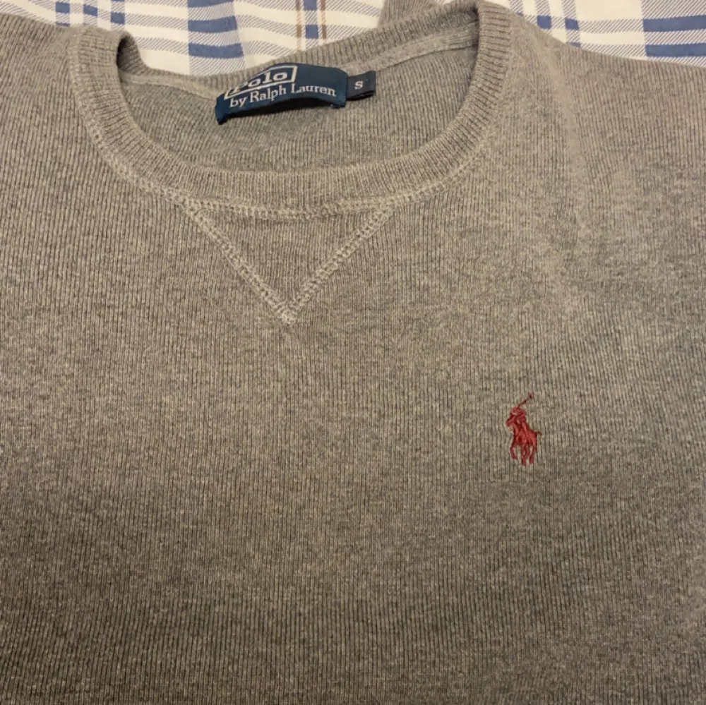 Ralph lauren tröja Skick 10/10 Aldrig använt Nypris 1300kr Pris kan diskuteras . Hoodies.