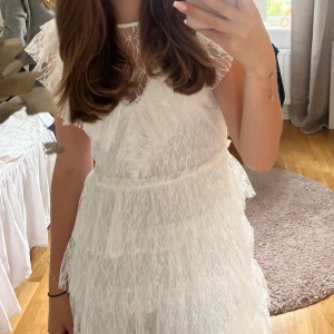 Studentklänning  - Säljer nu min fina studentklänning, endast använd en gång så superfint skick💕storlek S, tänker mig runt 1200kr💕